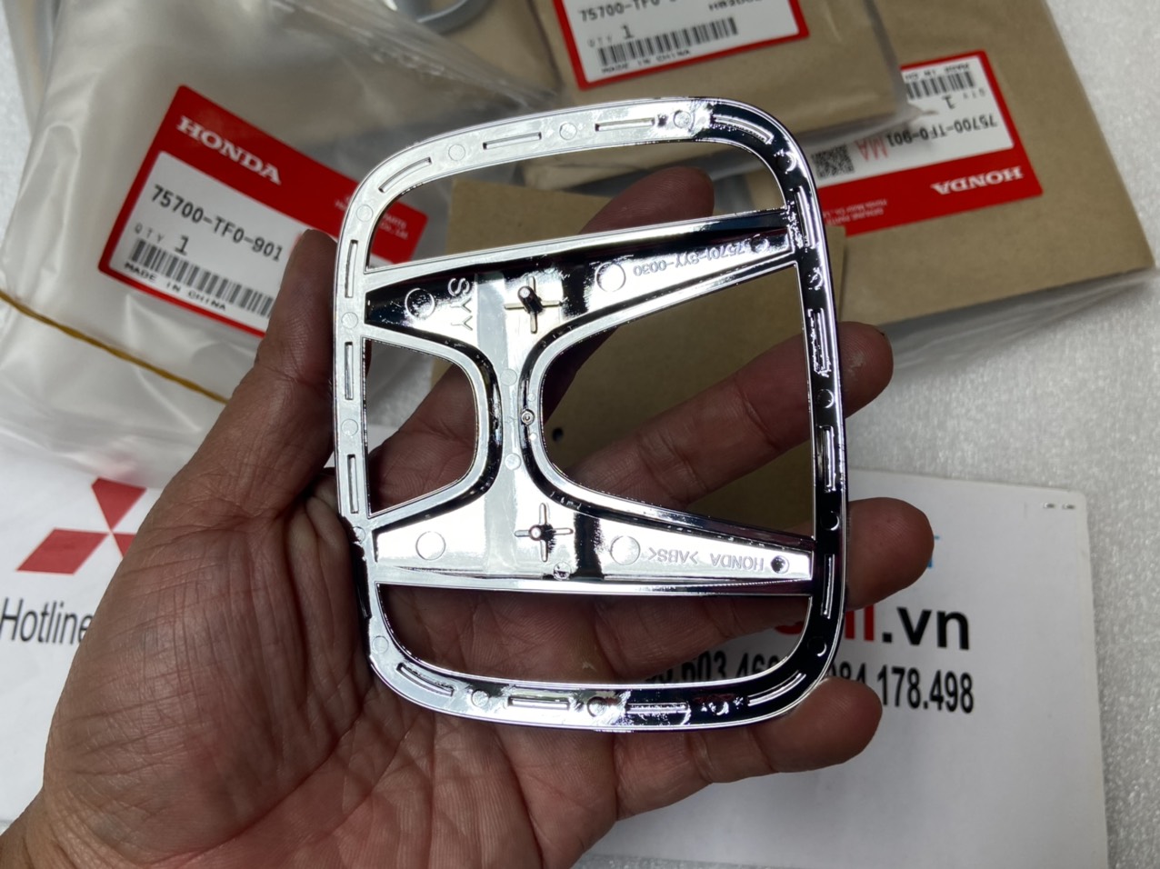 Lô gô trước xe Honda CIVIC 2022-2024